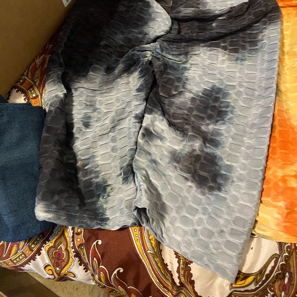 Selling butt lifting pants like TikTok pants